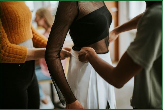 Dress Cuts And Style Tips That Make You Look Taller